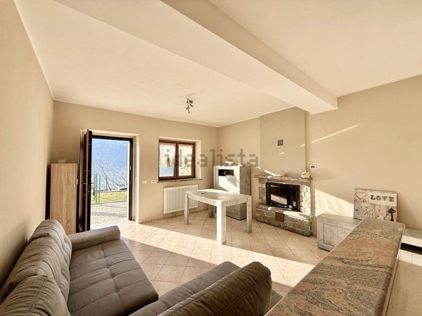 casa indipendente in vendita a Trezzone