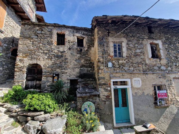 casa indipendente in vendita a Trezzone