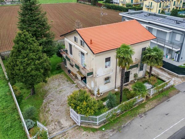 casa indipendente in vendita a Turate
