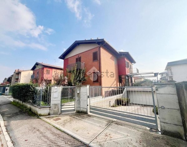 casa indipendente in vendita a Turate