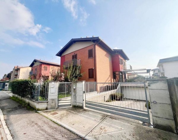 casa indipendente in vendita a Turate