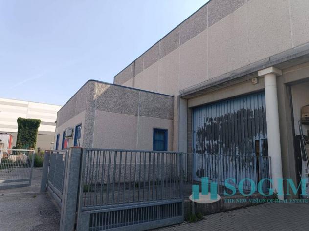 locale commerciale in vendita a Turate