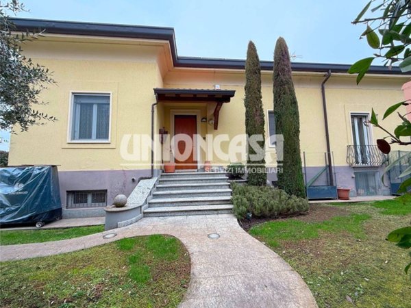casa indipendente in vendita a Turate