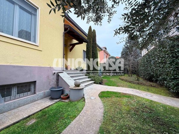casa indipendente in vendita a Turate
