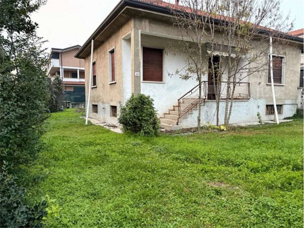 casa indipendente in vendita a Turate in zona Fagnana