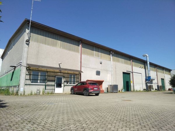 locale commerciale in vendita a Turate