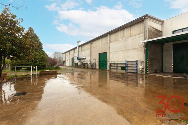 capannone in vendita a Turate