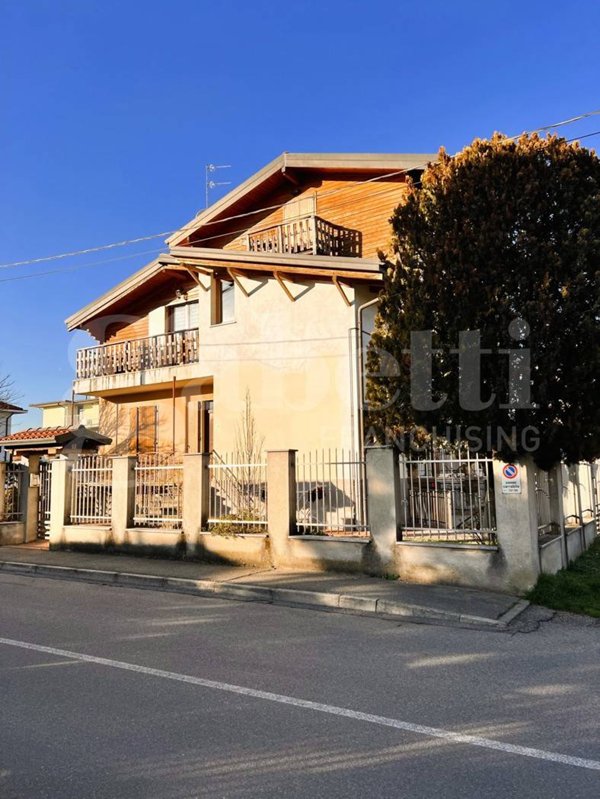 casa indipendente in vendita a Turate