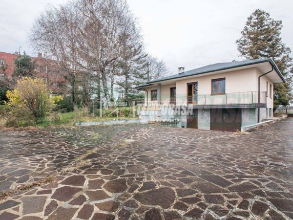 casa indipendente in vendita a Turate