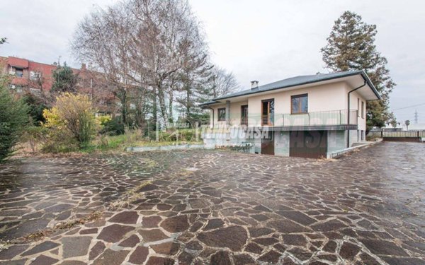 casa indipendente in vendita a Turate