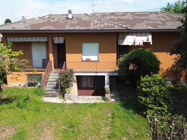 casa indipendente in vendita a Turate