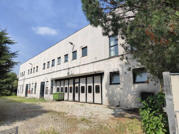 locale commerciale in vendita a Turate