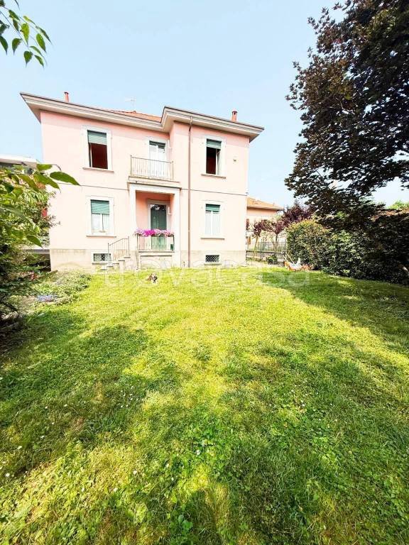 casa indipendente in vendita a Turate