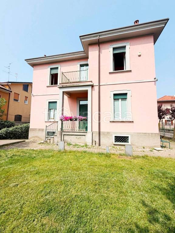 casa indipendente in vendita a Turate