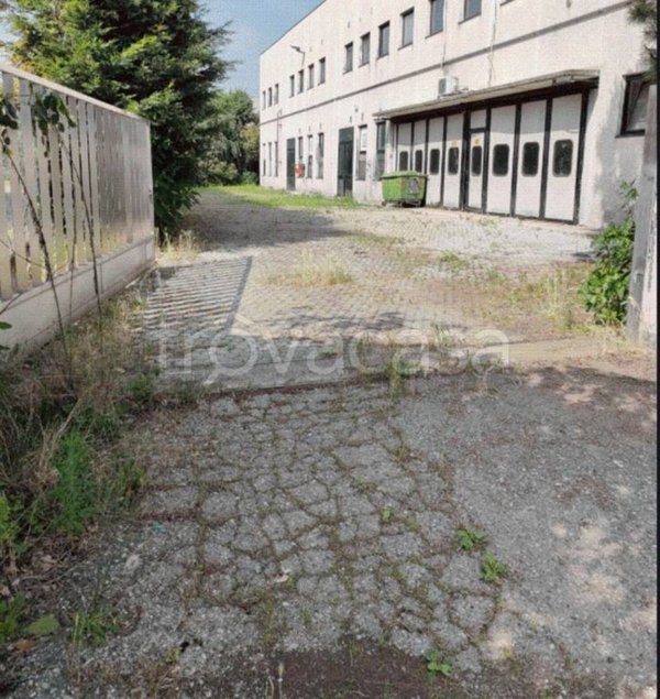 locale commerciale in vendita a Turate