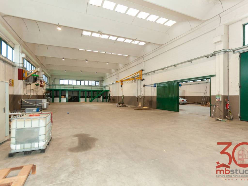 locale commerciale in vendita a Turate
