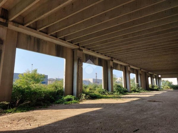 capannone in vendita a Turate