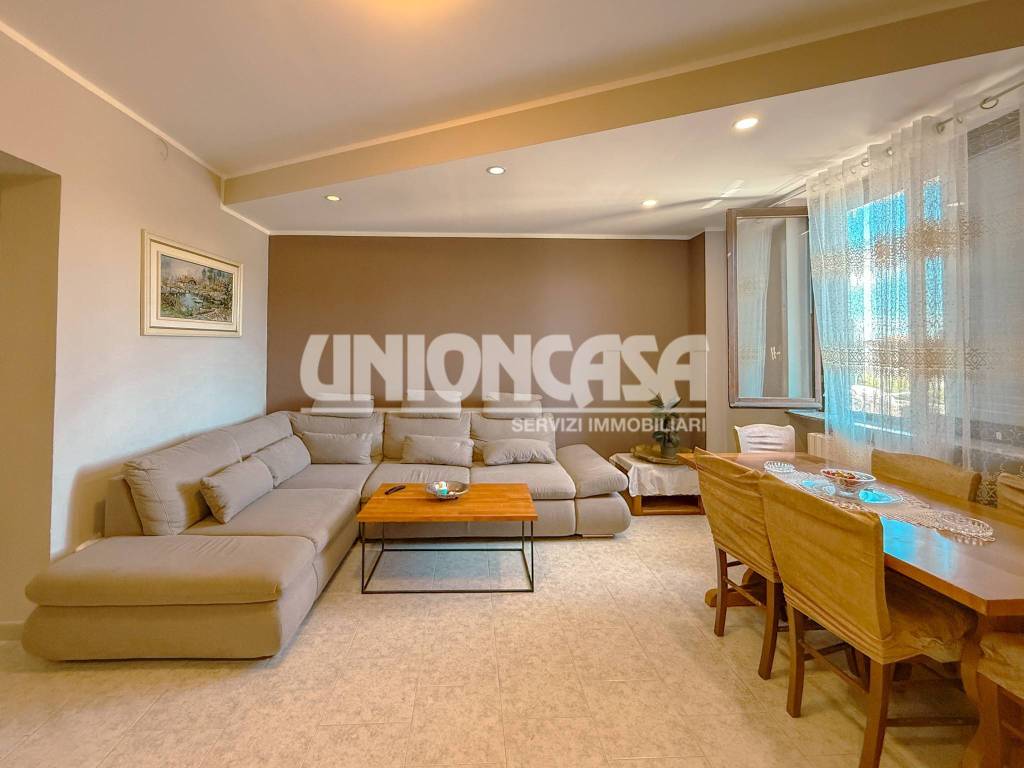 casa indipendente in vendita a Turate