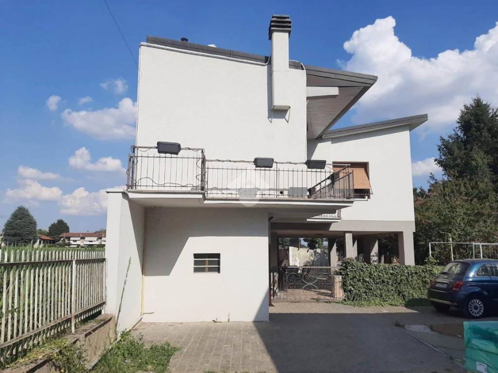 casa indipendente in vendita a Turate