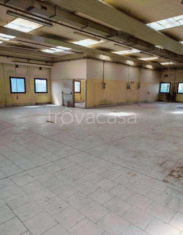 locale commerciale in vendita a Turate