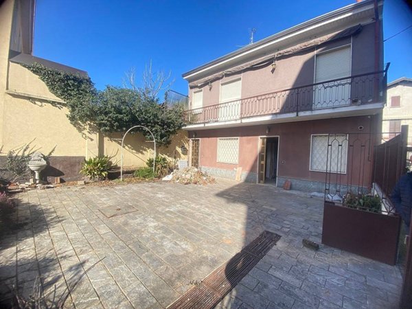 casa indipendente in vendita a Turate