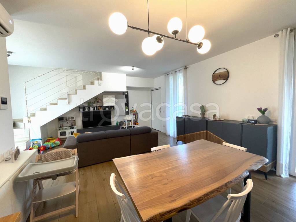 casa indipendente in vendita a Turate