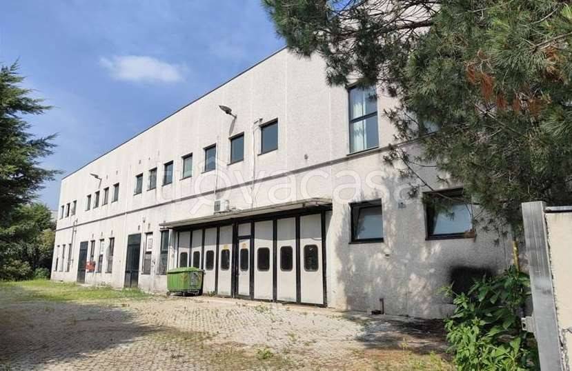 locale commerciale in vendita a Turate