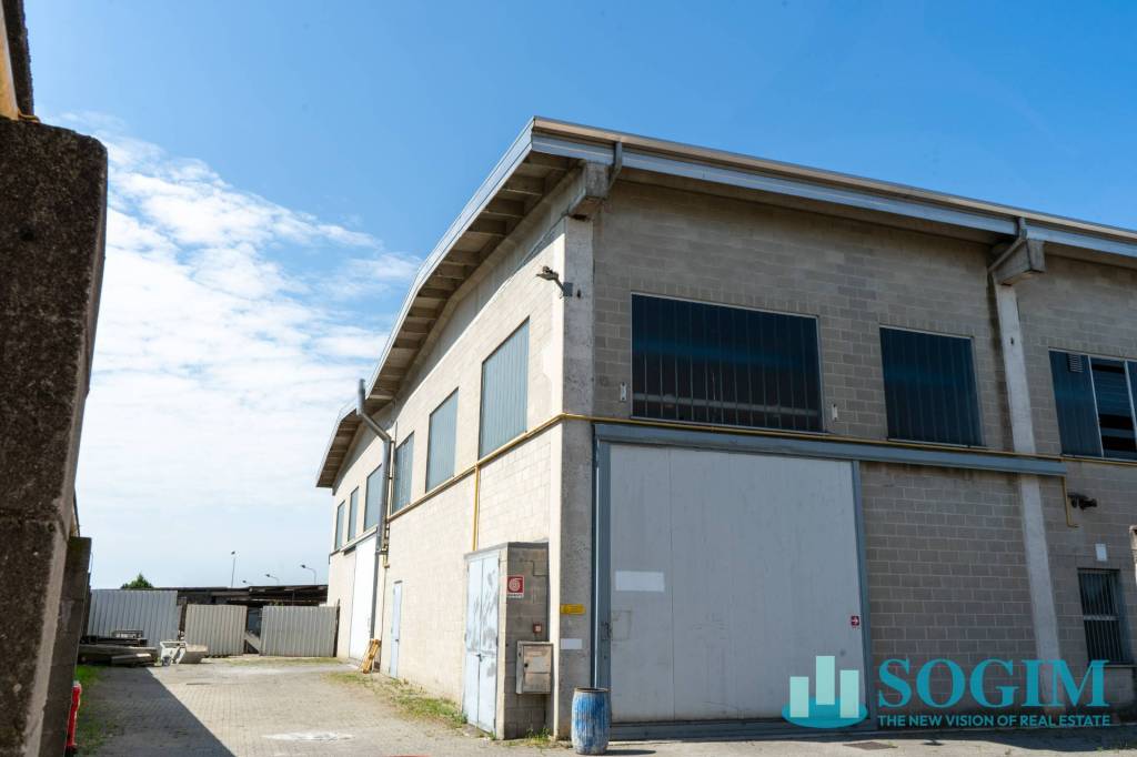 locale commerciale in vendita a Turate