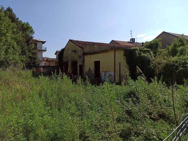 locale commerciale in vendita a Turate