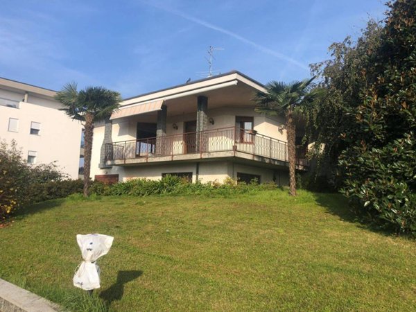 casa indipendente in vendita a Turate