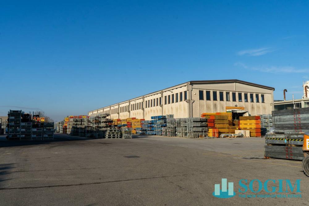 capannone in vendita a Turate