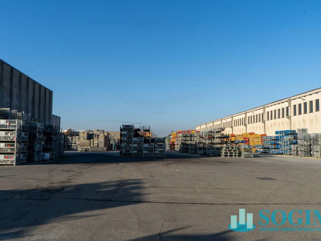 capannone in vendita a Turate