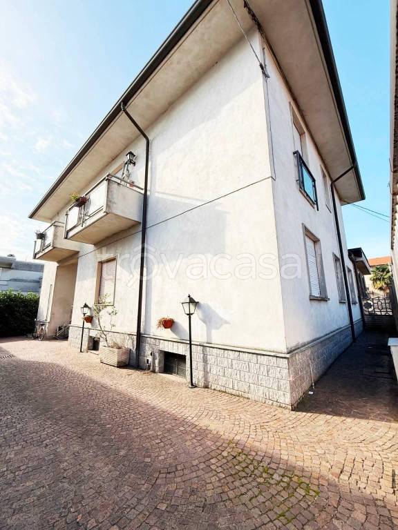 casa indipendente in vendita a Turate