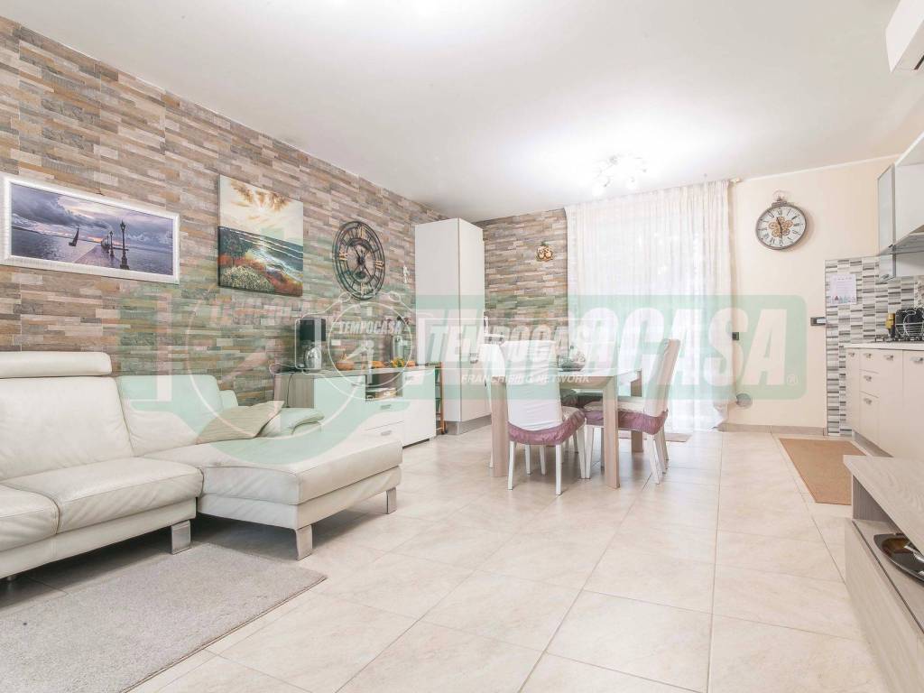 casa indipendente in vendita a Turate in zona Santa Maria