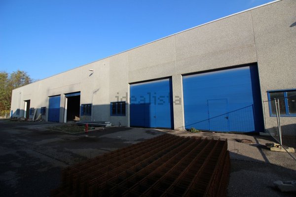 capannone in vendita a Turate