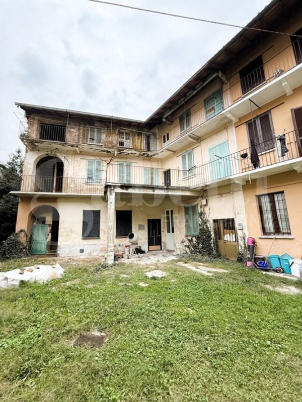 casale in vendita a Turate