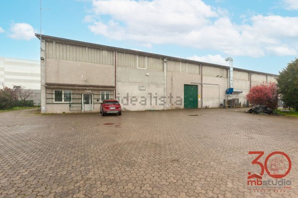 capannone in vendita a Turate