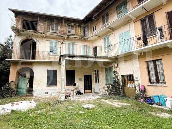 casale in vendita a Turate