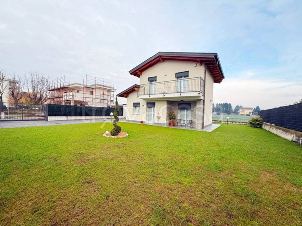 casa indipendente in vendita a Turate