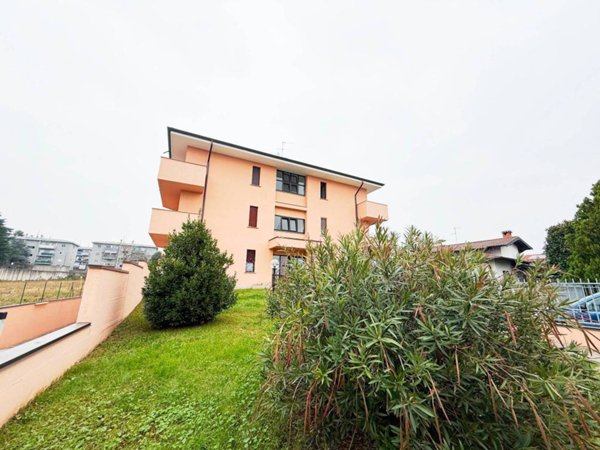 appartamento in vendita a Turate in zona Fagnana