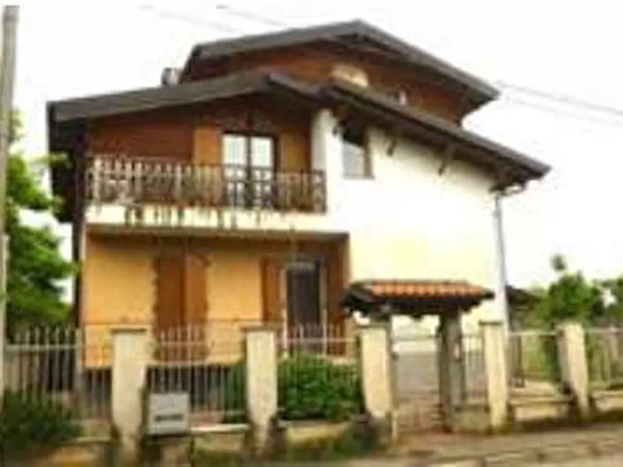 casa indipendente in vendita a Turate