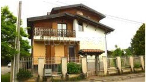 casa indipendente in vendita a Turate
