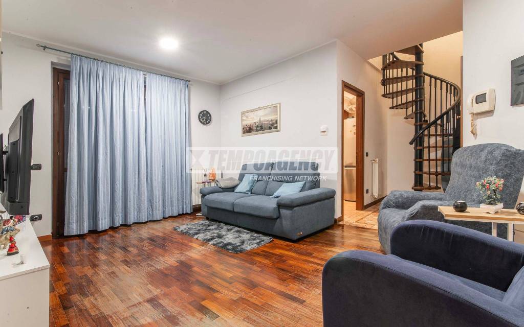 appartamento in vendita a Turate in zona Santa Maria