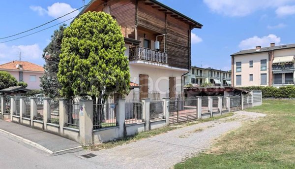 casa indipendente in vendita a Turate