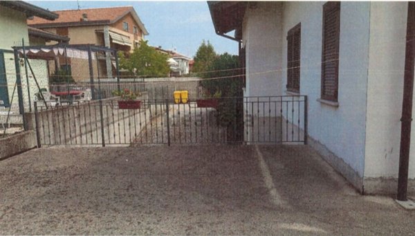 casa indipendente in vendita a Turate