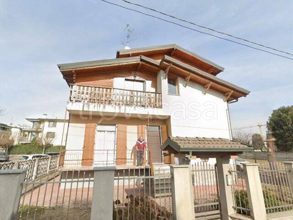 casa indipendente in vendita a Turate