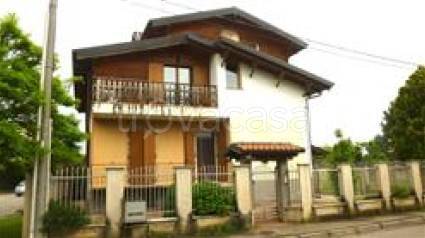 casa indipendente in vendita a Turate
