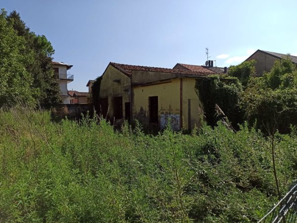 capannone in vendita a Turate