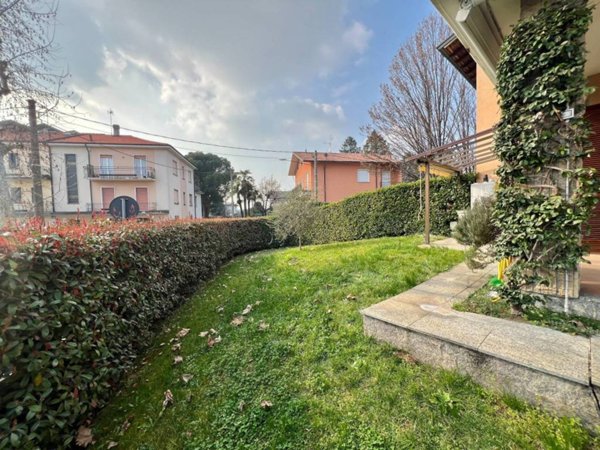 casa indipendente in vendita a Turate in zona Santa Maria