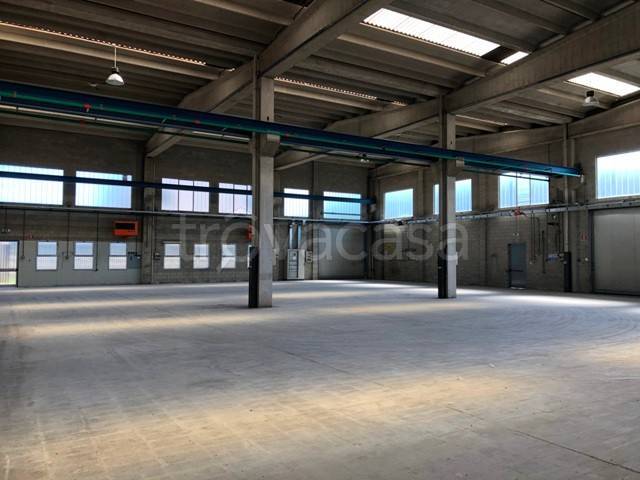 locale commerciale in vendita a Turate